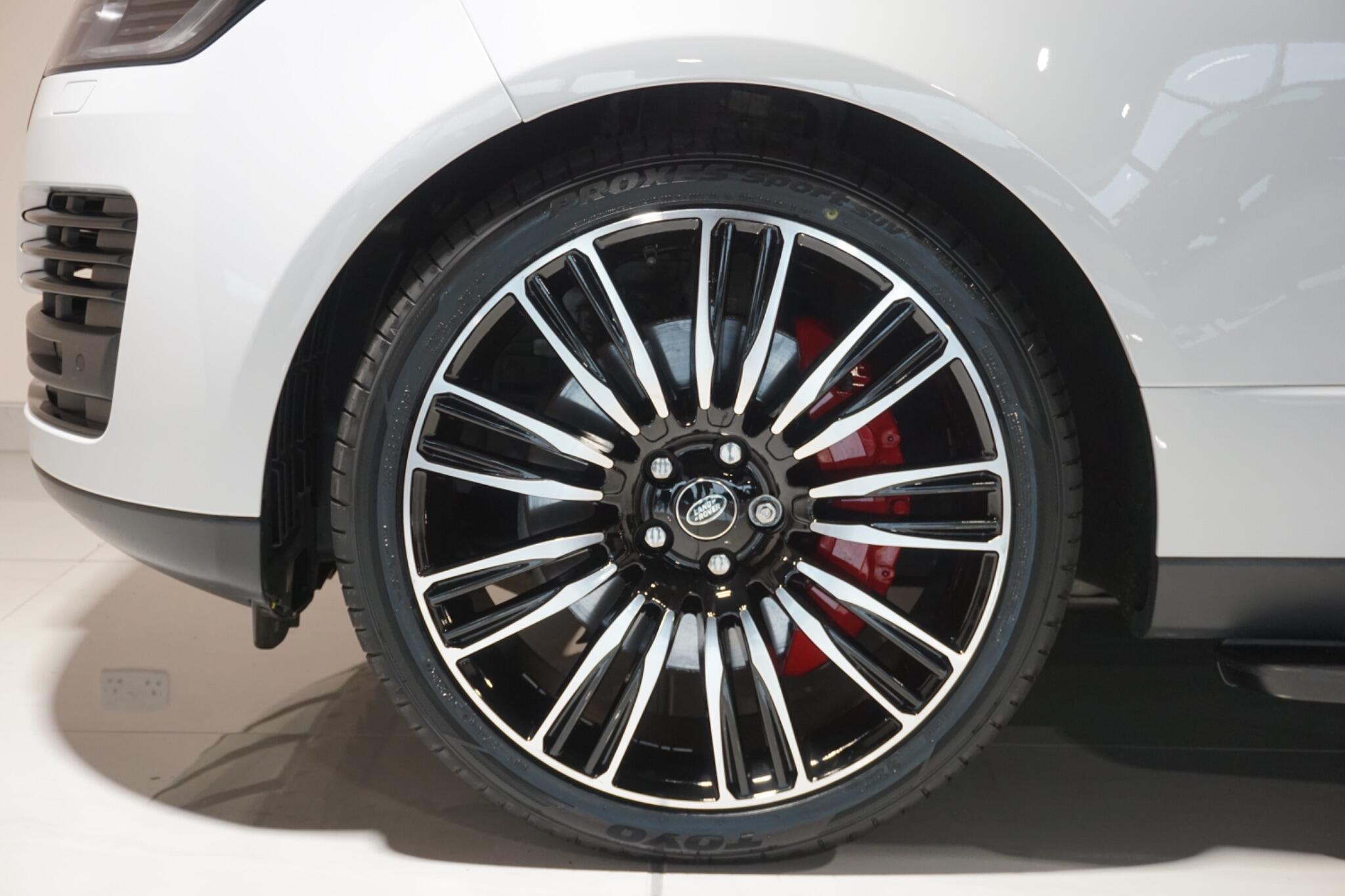 Land Rover Range Rover 2.0 P400e 13.1kWh Vogue SUV 5dr Petrol Plug-in Hybrid Auto 4WD Euro 6 (s/s) (404 ps)